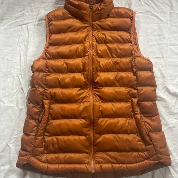 32 Degrees Women’s set of 3 puffer vests - red orange and green- size small - Picture 10 of 10